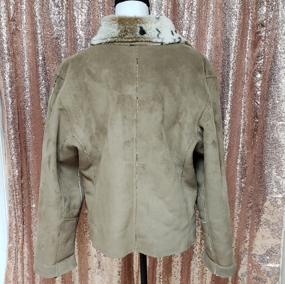 Coat - Picture 6 of 6